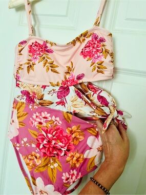 NWT Kona Sol Floral Pink Cut Out One-Piece Swimsuit Size Medium